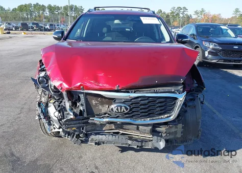 2019 Kia Sorento 3.3L S из США, поврежденный, VIN 5XYPG4A52KG590842